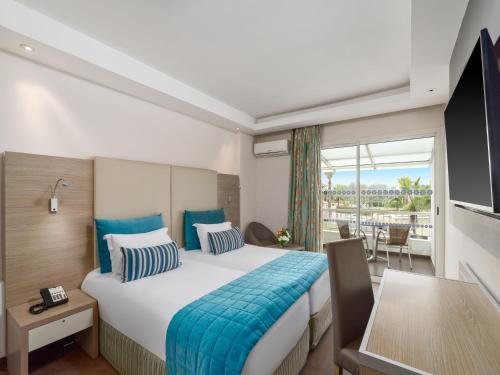 Habitación Doble con vistas al jardín - 2 camas del hotel Amadil Ocean Club. Foto 1