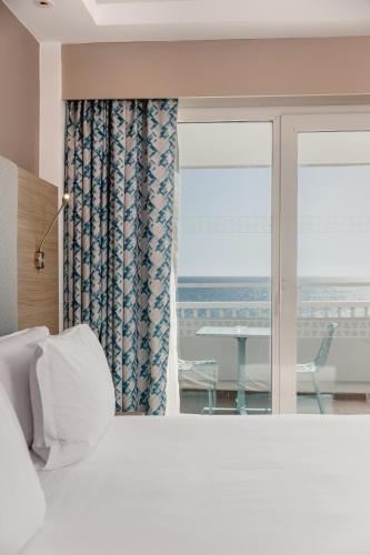 Habitación Doble con vistas al mar del hotel Amadil Ocean Club. Foto 4