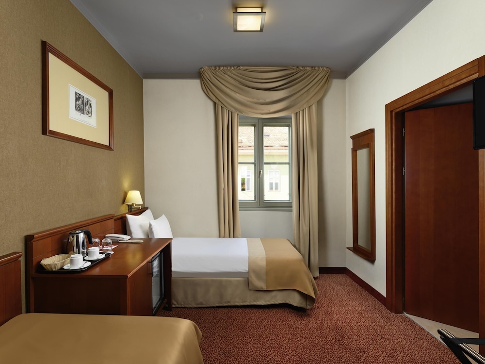 Habitación superior accesible con 2 camas individuales del hotel Mercure Szekesfehervar Magyar Kiraly