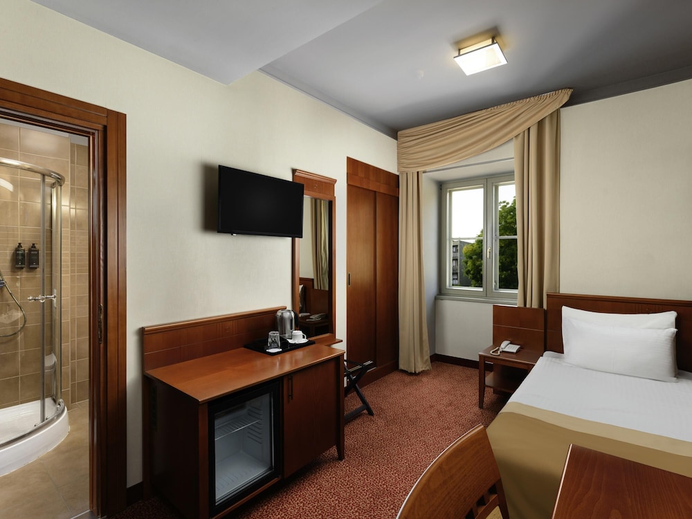 Habitación Classic con 1 cama individual del hotel Mercure Szekesfehervar Magyar Kiraly. Foto 2