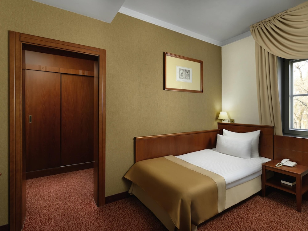 Habitación Classic con 1 cama individual del hotel Mercure Szekesfehervar Magyar Kiraly. Foto 4