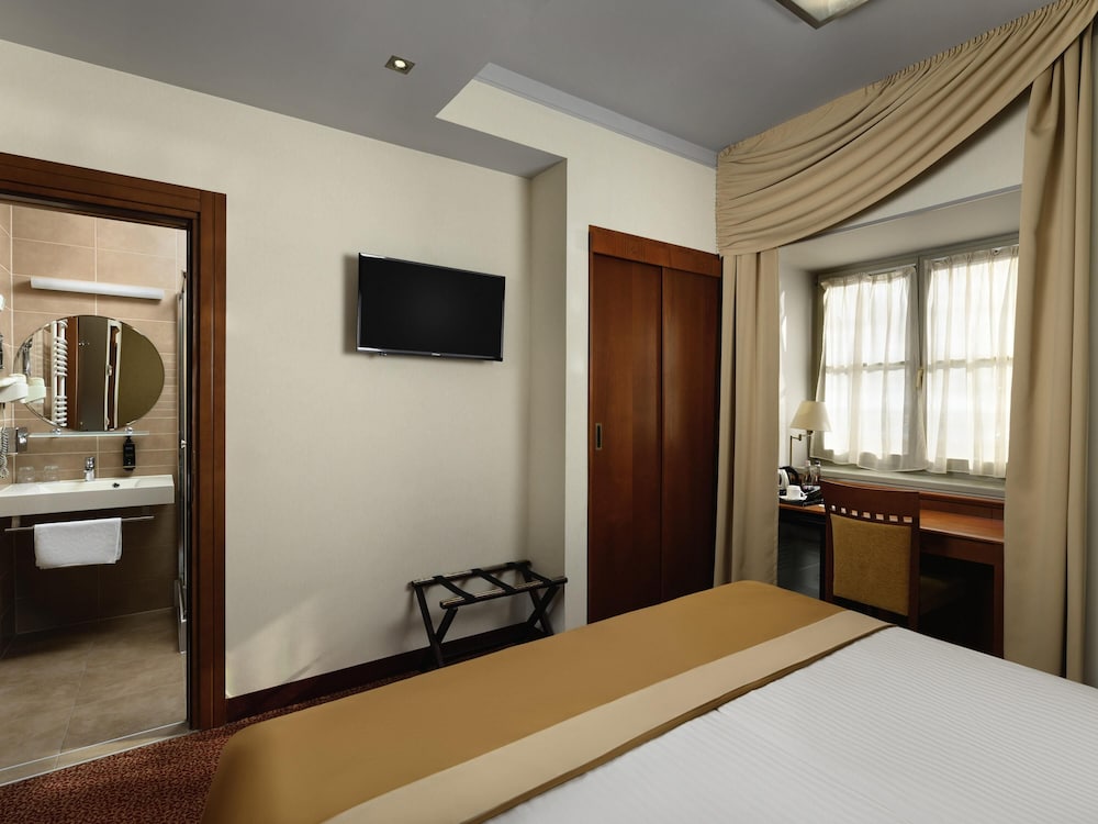 Habitación Classic con 1 cama doble del hotel Mercure Szekesfehervar Magyar Kiraly. Foto 2