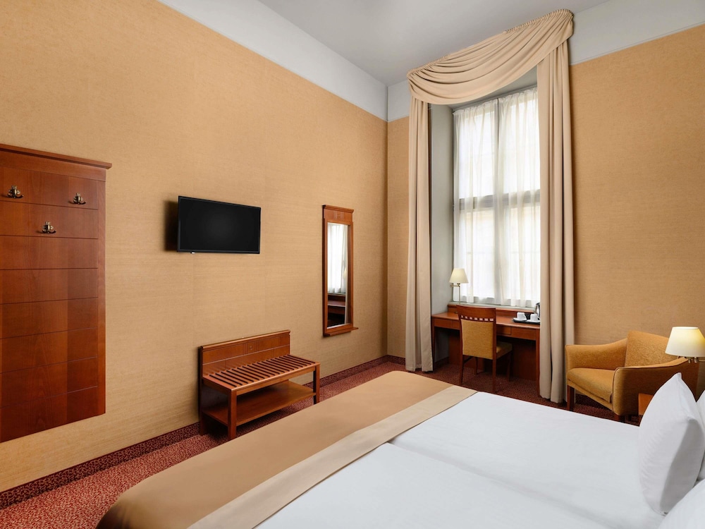 Habitación Superior con 1 cama doble del hotel Mercure Szekesfehervar Magyar Kiraly. Foto 1