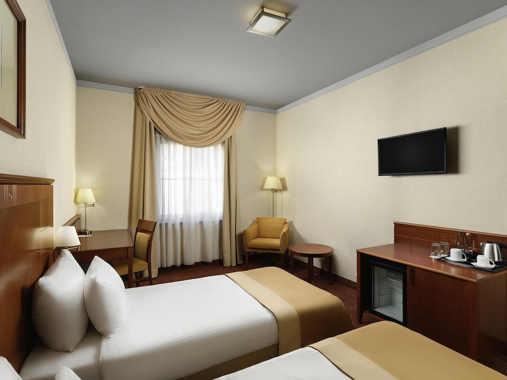 Habitación Superior con 2 camas individuales que pueden unirse del hotel Mercure Szekesfehervar Magyar Kiraly. Foto 3