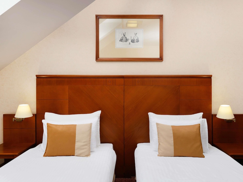 Habitación Superior con 2 camas individuales que pueden unirse del hotel Mercure Szekesfehervar Magyar Kiraly. Foto 6