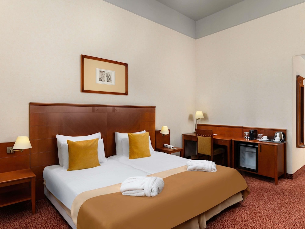 Habitación Privilege con 2 camas individuales del hotel Mercure Szekesfehervar Magyar Kiraly
