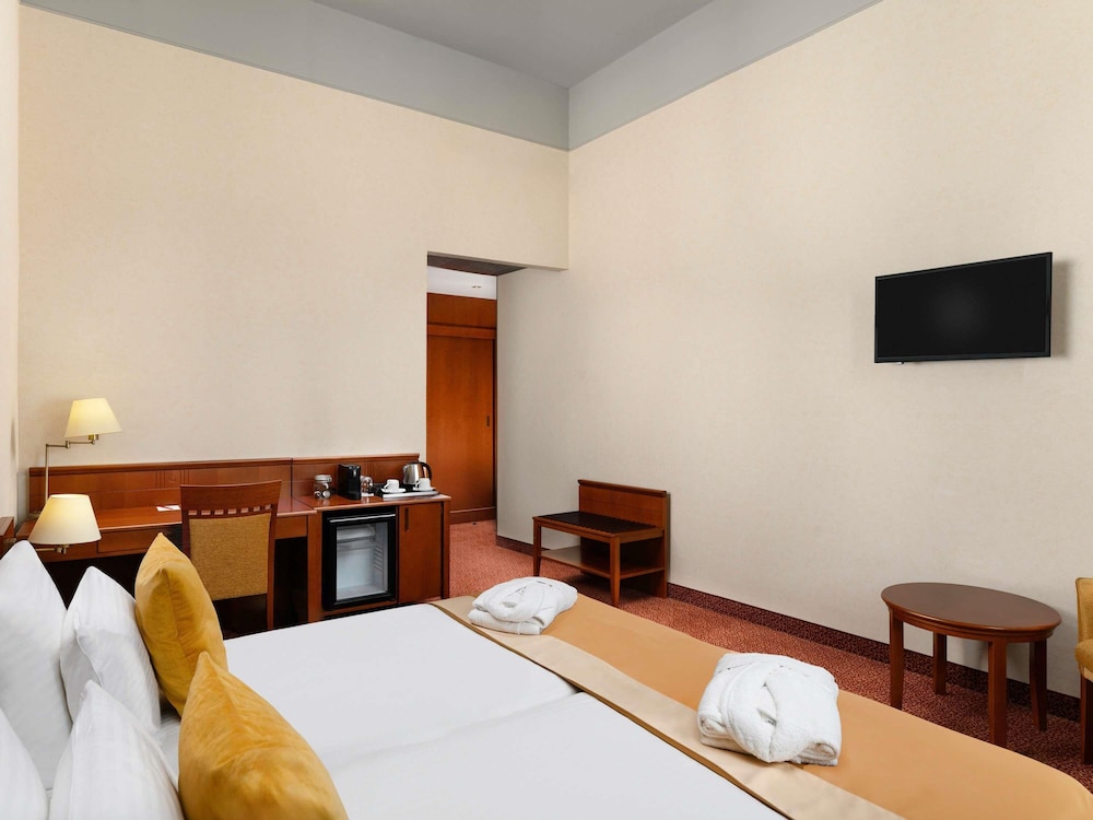 Habitación Privilege con 2 camas individuales del hotel Mercure Szekesfehervar Magyar Kiraly. Foto 4