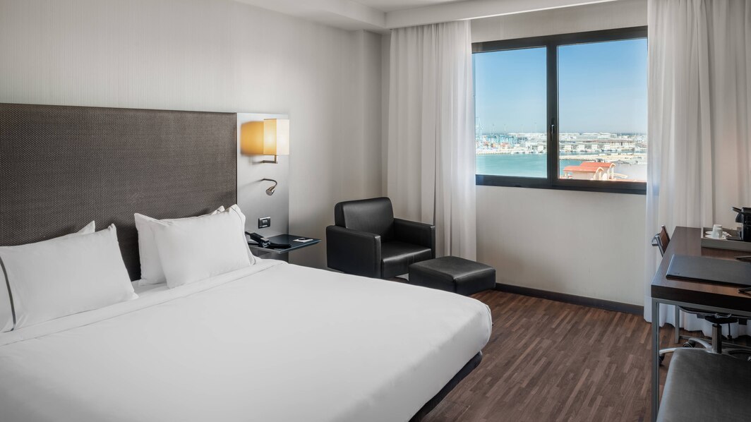 Habitación doble 1 Cama king Vista ciudad del hotel Ac Algeciras By Marriott