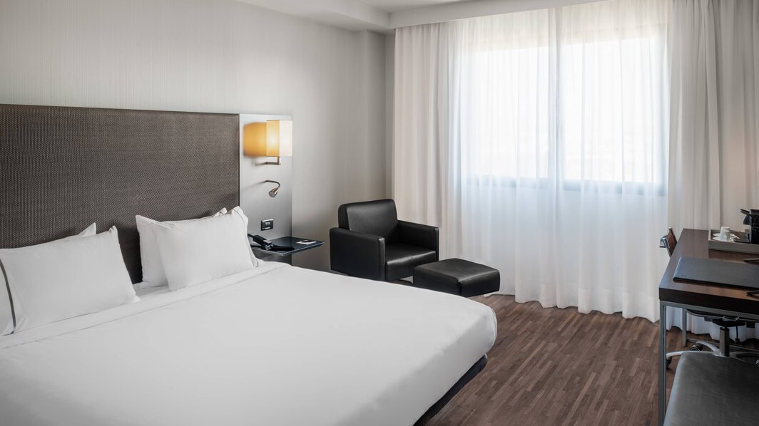 Habitación doble 1 Cama king Vista ciudad del hotel Ac Algeciras By Marriott. Foto 1