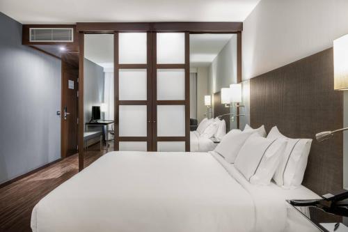 Habitación Estándar - Cama extragrande del hotel Ac Algeciras By Marriott