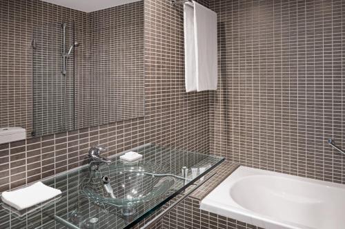 Habitación Estándar - Cama extragrande del hotel Ac Algeciras By Marriott. Foto 3