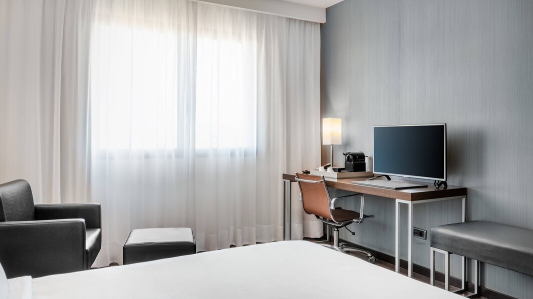 Habitación doble 1 Cama king Vista ciudad del hotel Ac Algeciras By Marriott. Foto 2