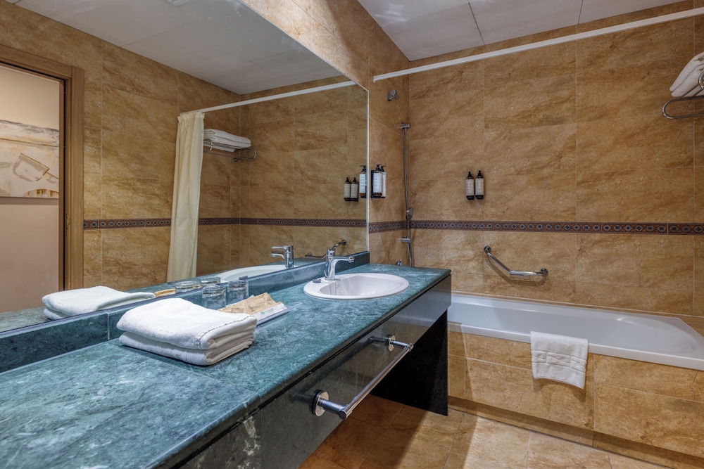 Habitación doble superior del hotel Senator Cádiz Spa. Foto 3