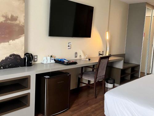 Habitación Superior - 1 cama grande del hotel Mercure Belo Horizonte Lourdes. Foto 1