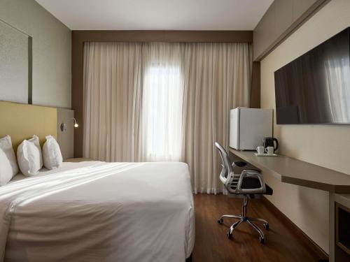 Habitación Superior - 1 cama grande del hotel Mercure Belo Horizonte Lourdes. Foto 3