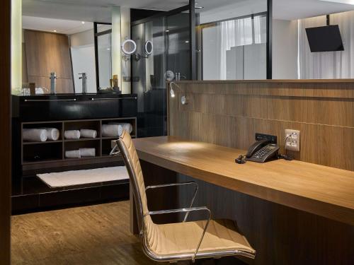 Suite Ejecutiva con cama King del hotel Mercure Belo Horizonte Lourdes. Foto 2