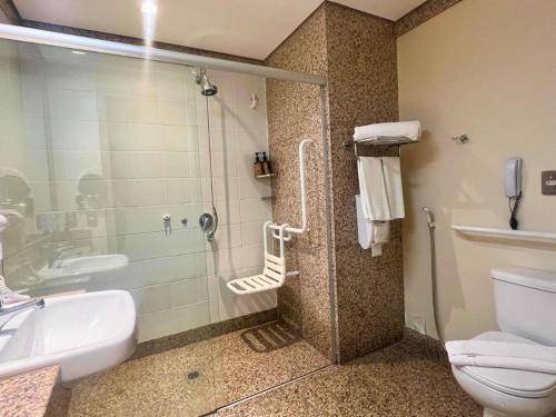 Habitación Doble Estándar - Adaptada para personas con discapacidad del hotel Mercure Belo Horizonte Lourdes. Foto 1