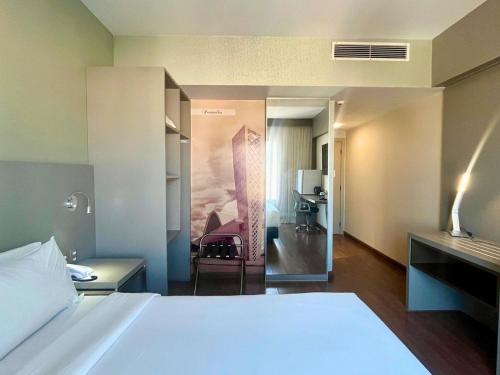 Habitación Doble Estándar - Adaptada para personas con discapacidad del hotel Mercure Belo Horizonte Lourdes. Foto 2