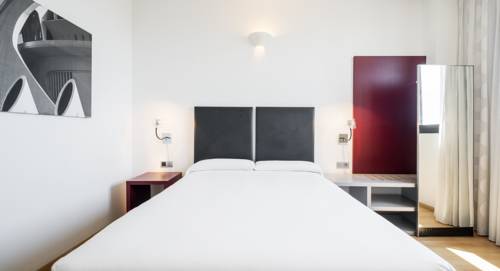 Habitación doble del hotel Ilunion Aqua 3. Foto 1