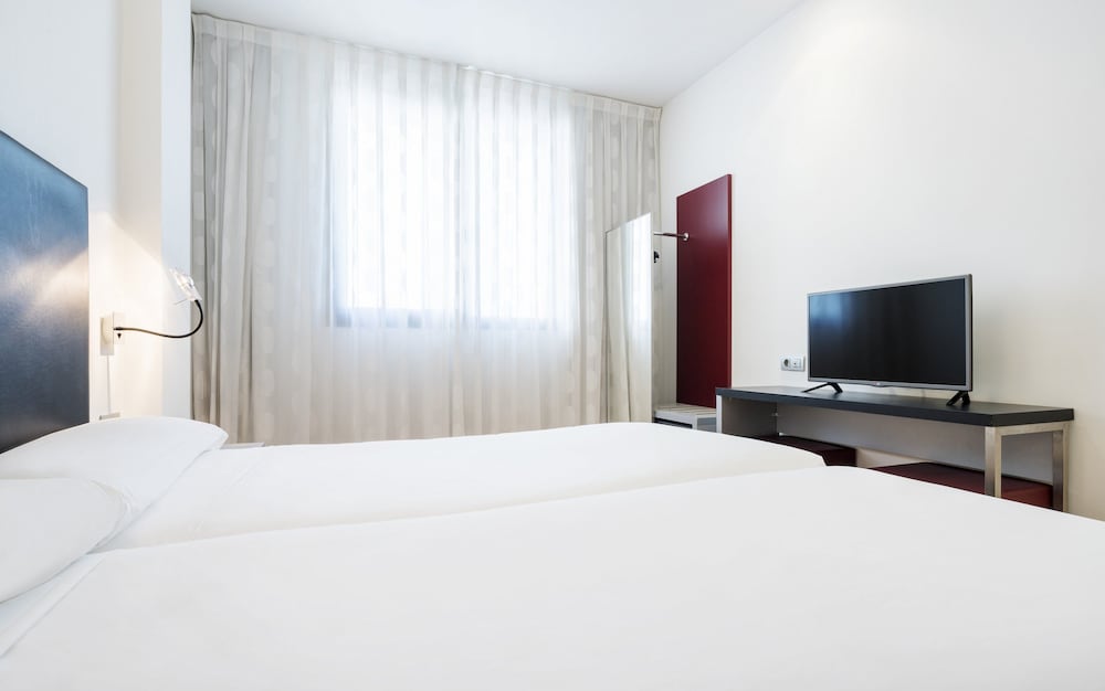 Habitación doble del hotel Ilunion Aqua 3. Foto 4