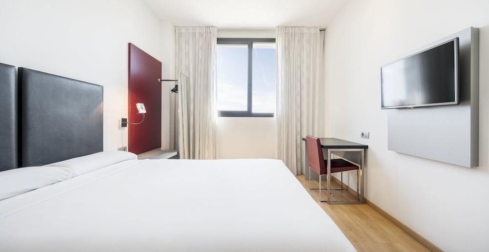 Habitación doble del hotel Ilunion Aqua 3. Foto 6
