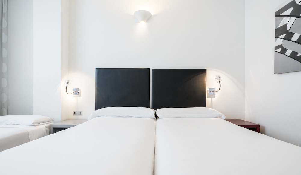 Habitación triple del hotel Ilunion Aqua 3