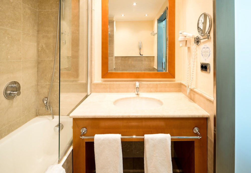 Habitación Triple, del hotel Ilunion Aqua 3. Foto 4
