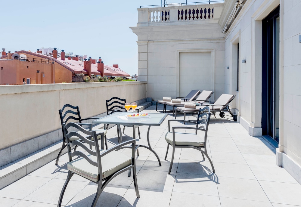 Suite junior, terraza del hotel Barcelona Center. Foto 3