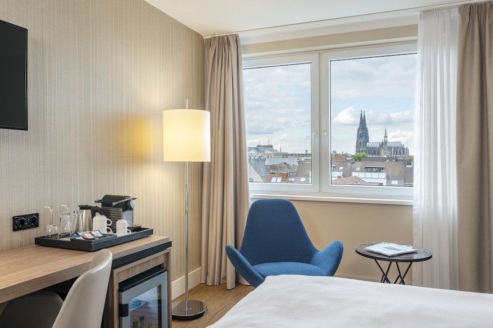 Habitación doble superior, vistas al patio del hotel Nh Köln Altstadt. Foto 6