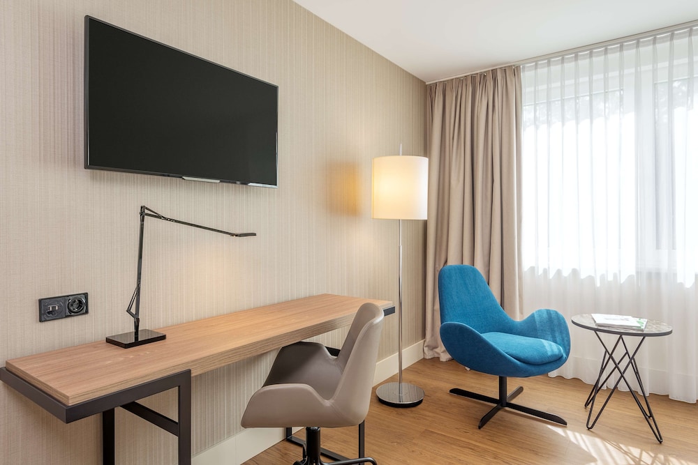 Habitación triple familiar del hotel Nh Köln Altstadt. Foto 3