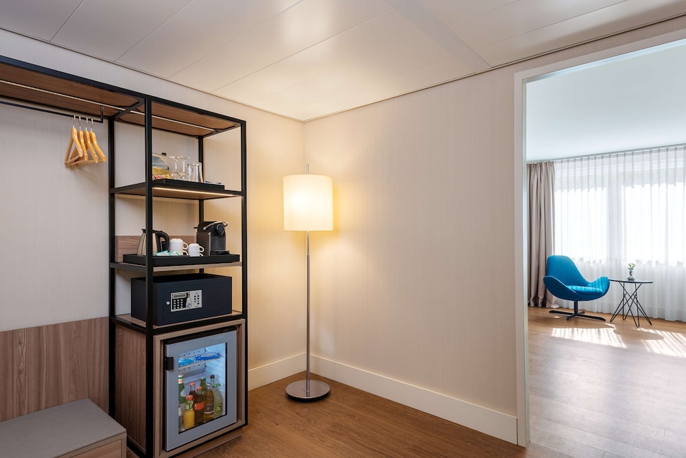 Habitación triple familiar del hotel Nh Köln Altstadt. Foto 4
