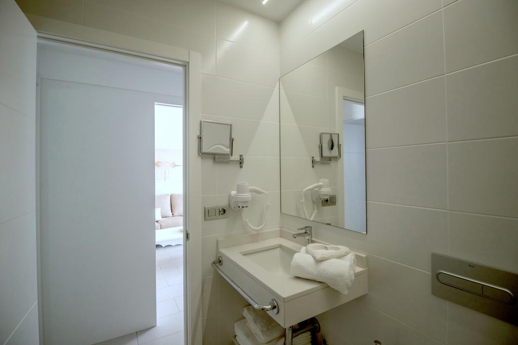 Double Room Deluxe Bungalow del hotel Bungalows Adonis. Foto 2