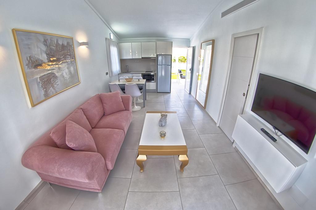 Bungalow Suite del hotel Bungalows Adonis. Foto 3