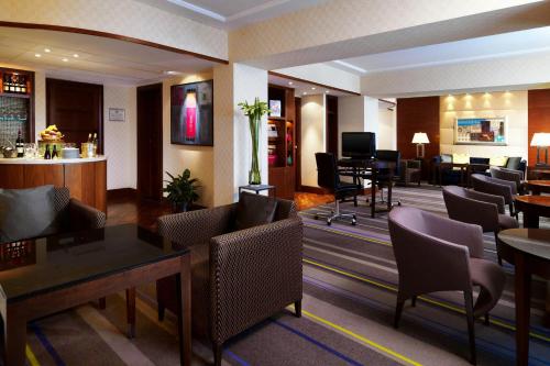 Habitación Club - 1 cama extragrande - Planta Club del hotel Sheraton Brussels Airport. Foto 5