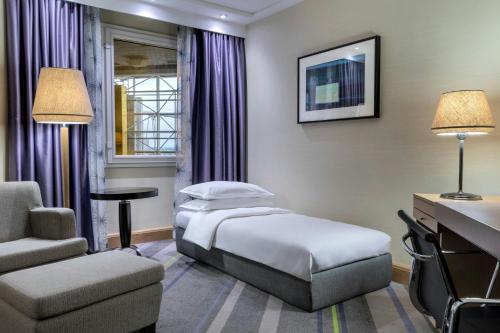 Habitación Triple Deluxe del hotel Sheraton Brussels Airport. Foto 3