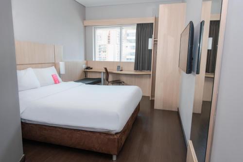 Habitación Doble del hotel Ibis Medellin. Foto 9