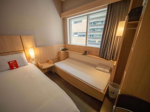 Habitación Doble con futón adicional para niño del hotel Ibis Medellin. Foto 6