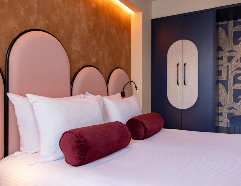 Habitación individual superior, varias camas del hotel des Colonies Brussels by Mercure