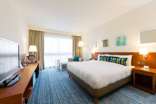 Habitación Superior, habitación para huéspedes, cama extragrande del hotel Courtyard By Marriott Brussels. Foto 2
