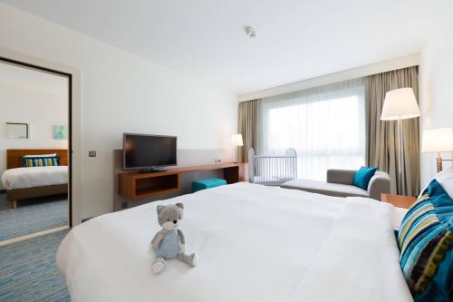Habitación Familiar con dormitorios comunicados del hotel Courtyard By Marriott Brussels. Foto 1