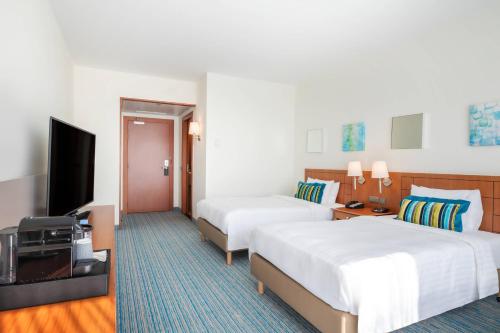 Habitación Doble Superior con 2 camas individuales del hotel Courtyard By Marriott Brussels. Foto 2