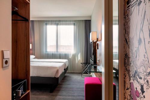 Habitación Doble Moxy Sleeper - 2 camas del hotel Moxy Milan Linate Airport. Foto 1