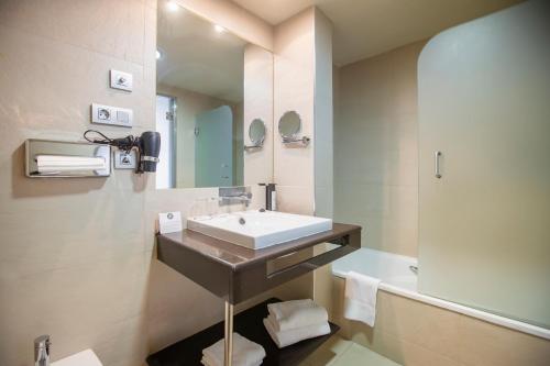 Habitación Doble con balcón del hotel ITC Jerez By Soho Boutique. Foto 6