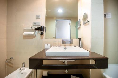Habitación Doble con balcón del hotel ITC Jerez By Soho Boutique. Foto 10