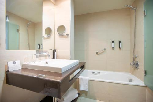 Habitación Doble con balcón del hotel ITC Jerez By Soho Boutique. Foto 15