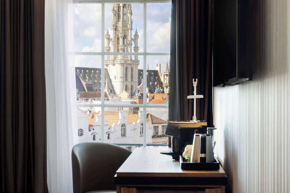 Habitación estándar (View) del hotel NH Brussels Carrefour de l'Europe. Foto 4