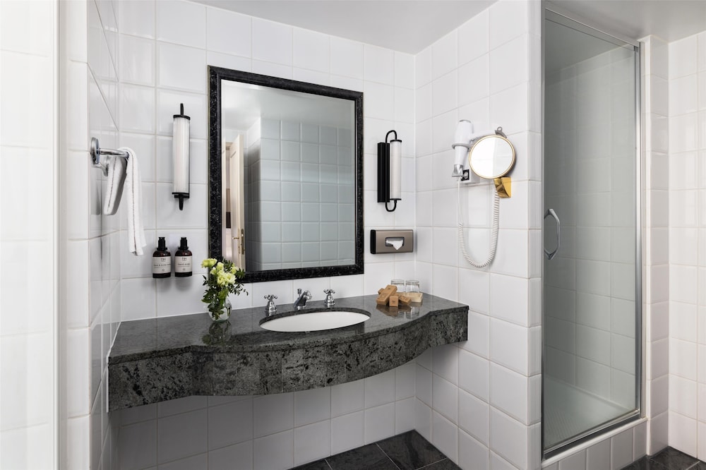 Suite junior (Extra Bed 2 Adults + 1 Child) del hotel NH Brussels Carrefour de l'Europe. Foto 4