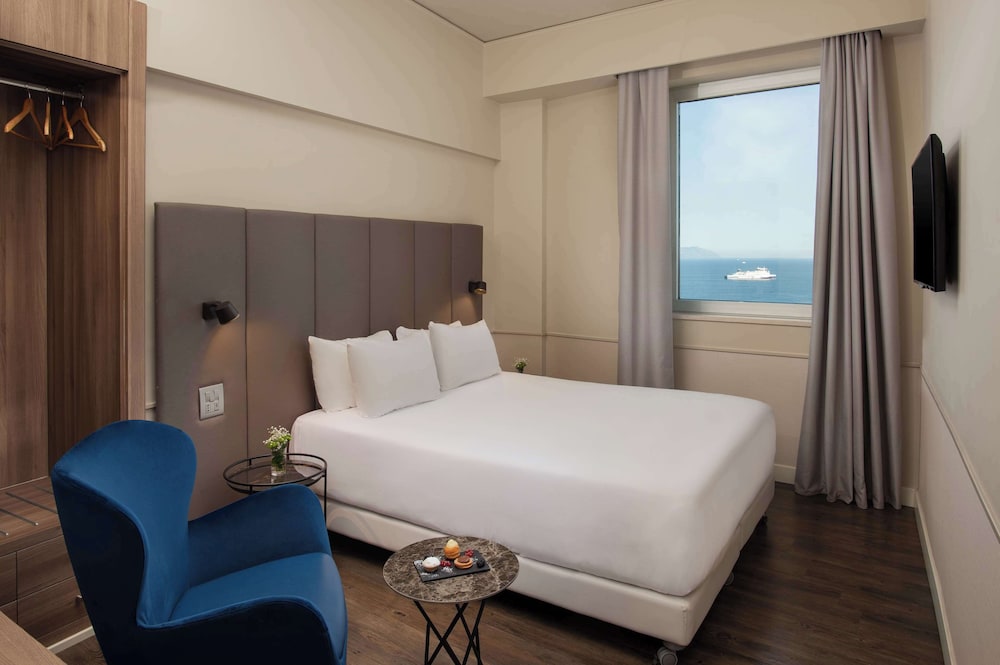Habitación superior, vistas al mar del hotel Nh Napoli Panorama