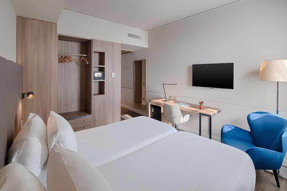 Habitación familiar Vista Mar 1 Cama doble Normal del hotel Nh Napoli Panorama. Foto 1