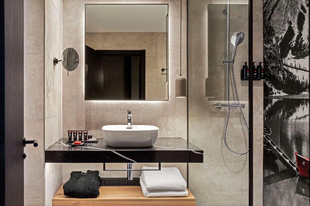 Habitación doble Planta Alta del hotel Radisson Red Madrid. Foto 2